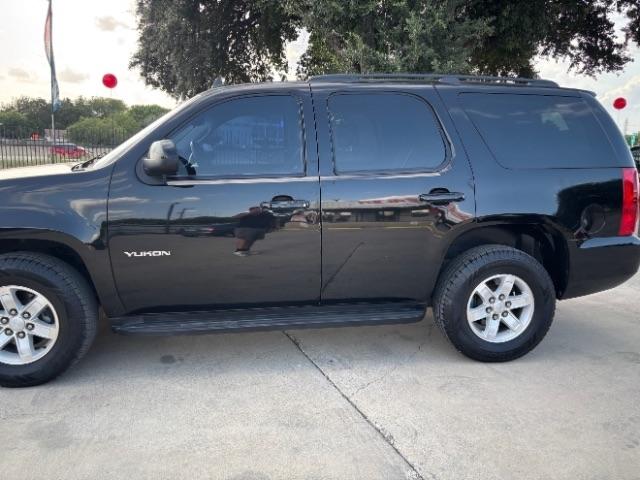 GMC Yukon  2011