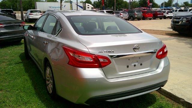 Nissan Altima  2016
