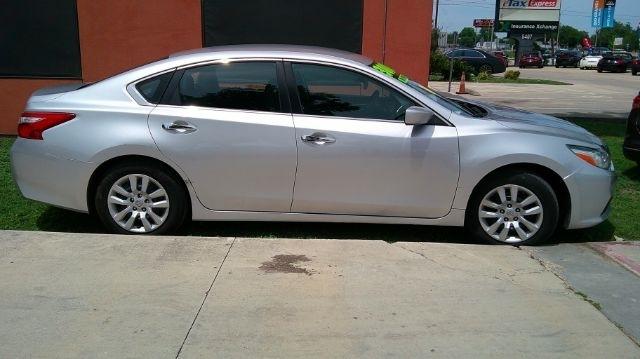 Nissan Altima  2016