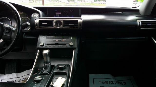 Lexus IS  2015