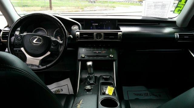 Lexus IS  2015