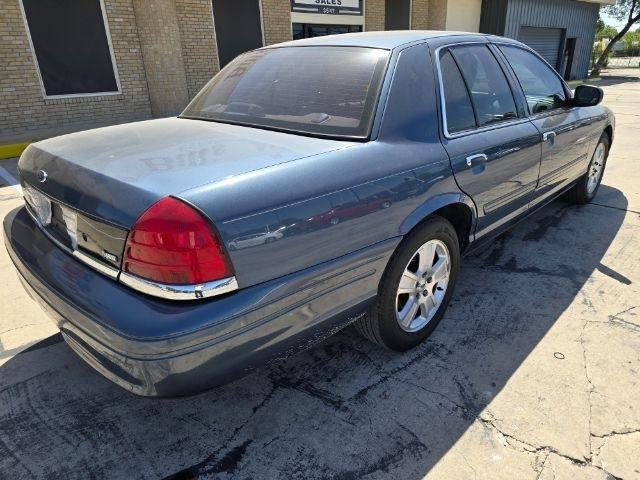Ford Crown Victoria  2011