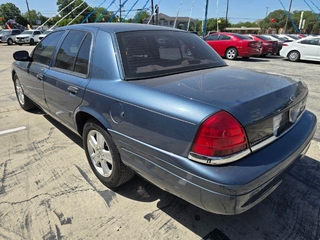 Ford Crown Victoria  2011
