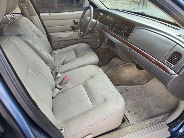 Ford Crown Victoria  2011