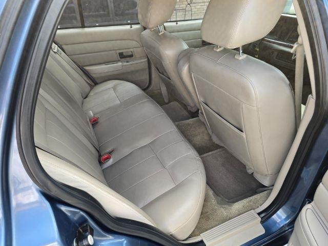 Ford Crown Victoria  2011