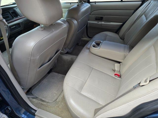 Ford Crown Victoria  2011