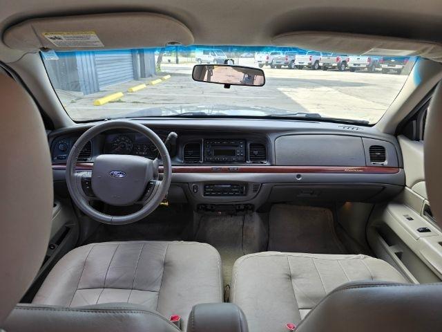 Ford Crown Victoria  2011