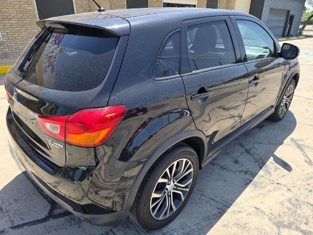 Mitsubishi Outlander Sport  2016