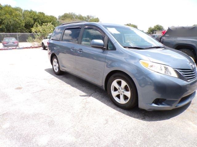 2017 Toyota Sienna LE 8 Passenger