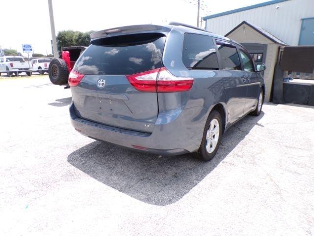 Toyota Sienna  2017