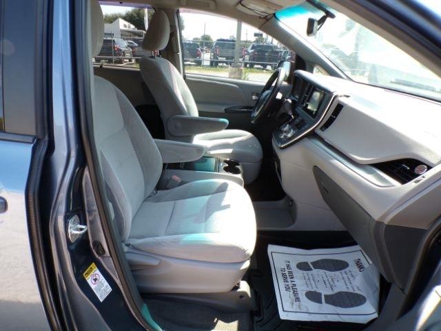 Toyota Sienna  2017