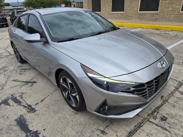 Hyundai Elantra  2021