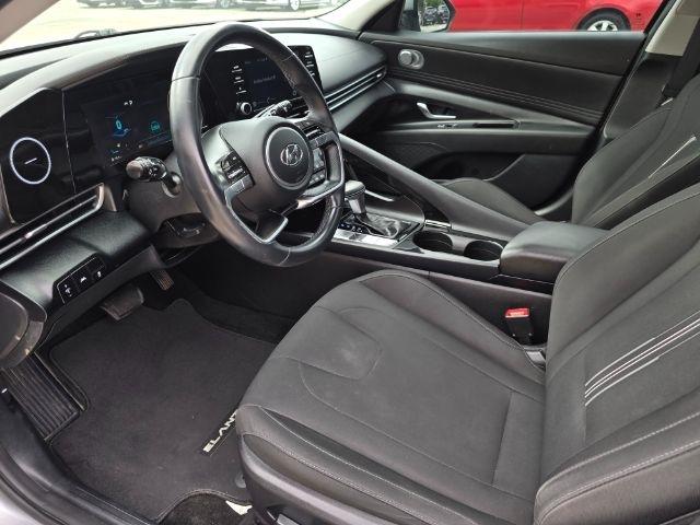 Hyundai Elantra  2021