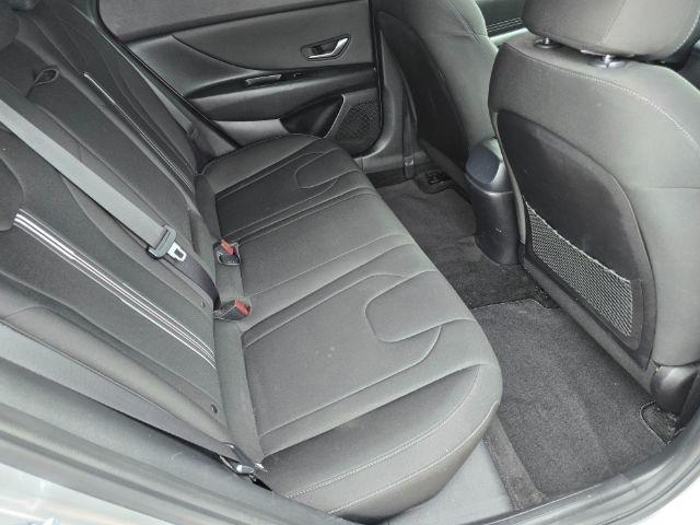 Hyundai Elantra  2021