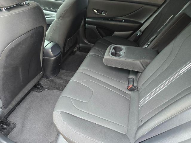 Hyundai Elantra  2021