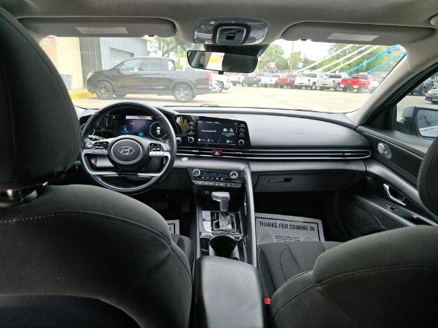 Hyundai Elantra  2021