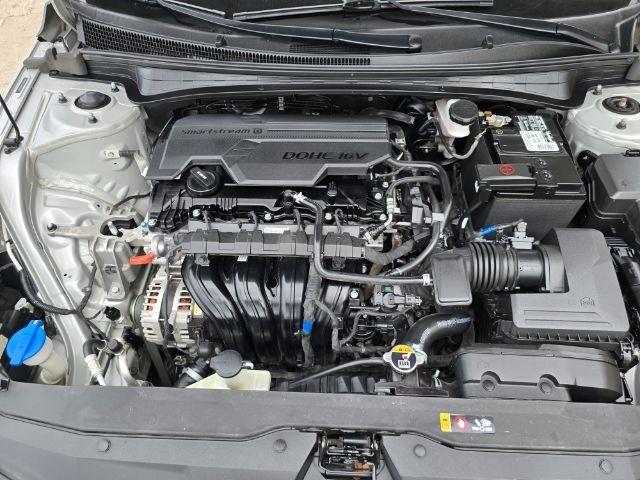 Hyundai Elantra  2021