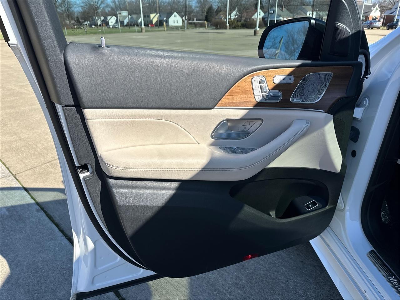 Mercedes-Benz GLS-Class  2023