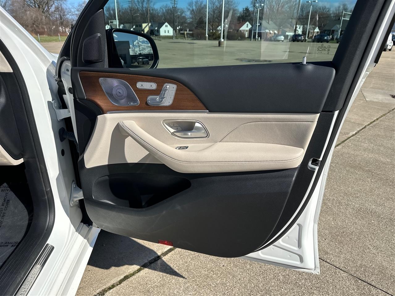 Mercedes-Benz GLS-Class  2023