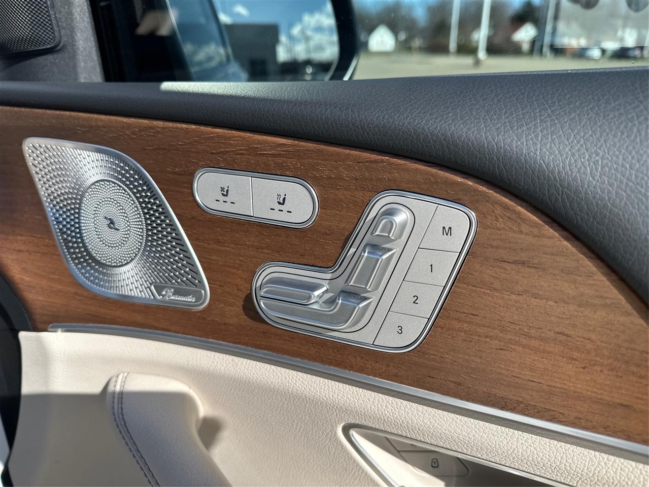 Mercedes-Benz GLS-Class  2023