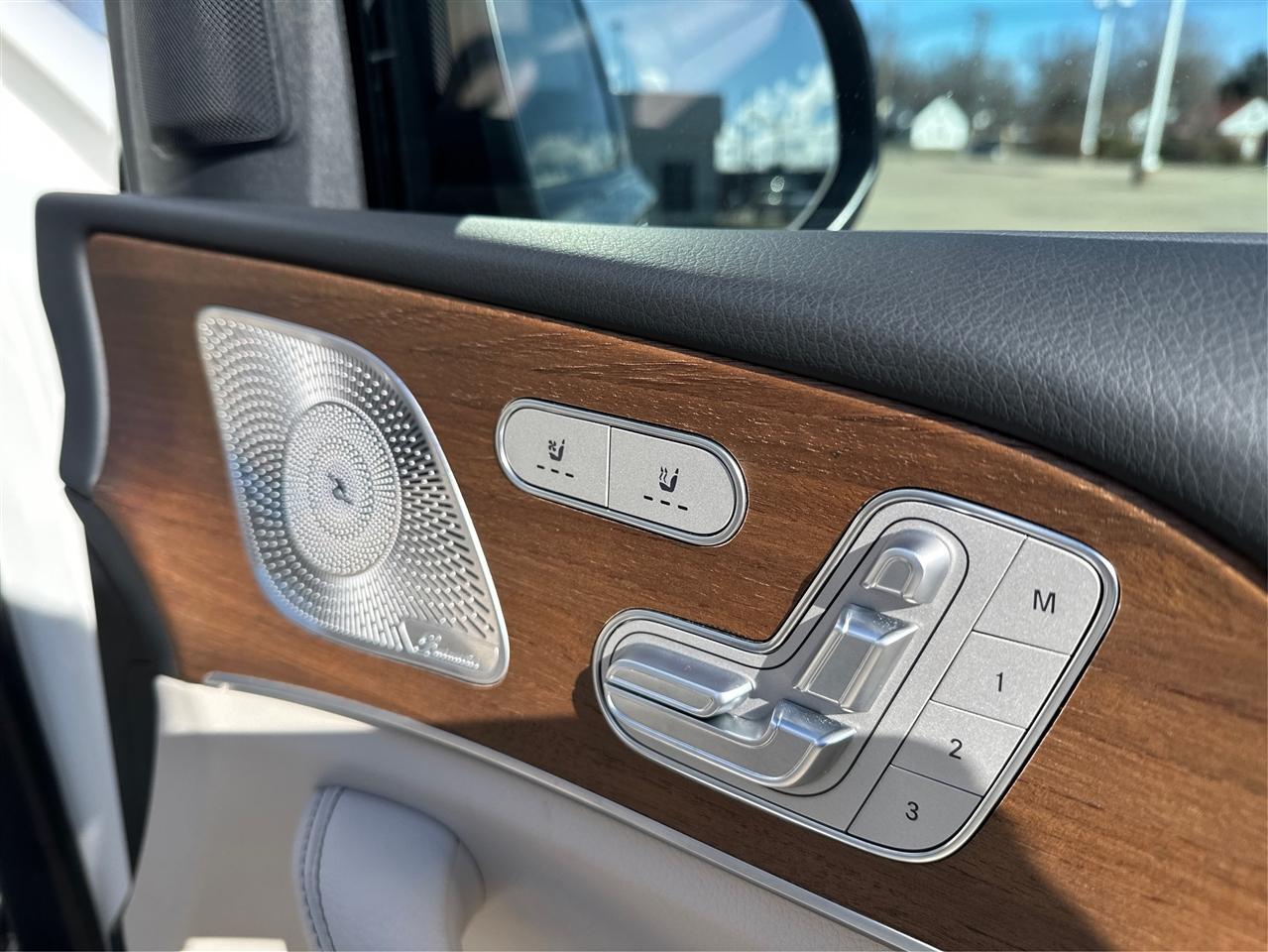 Mercedes-Benz GLS-Class  2023