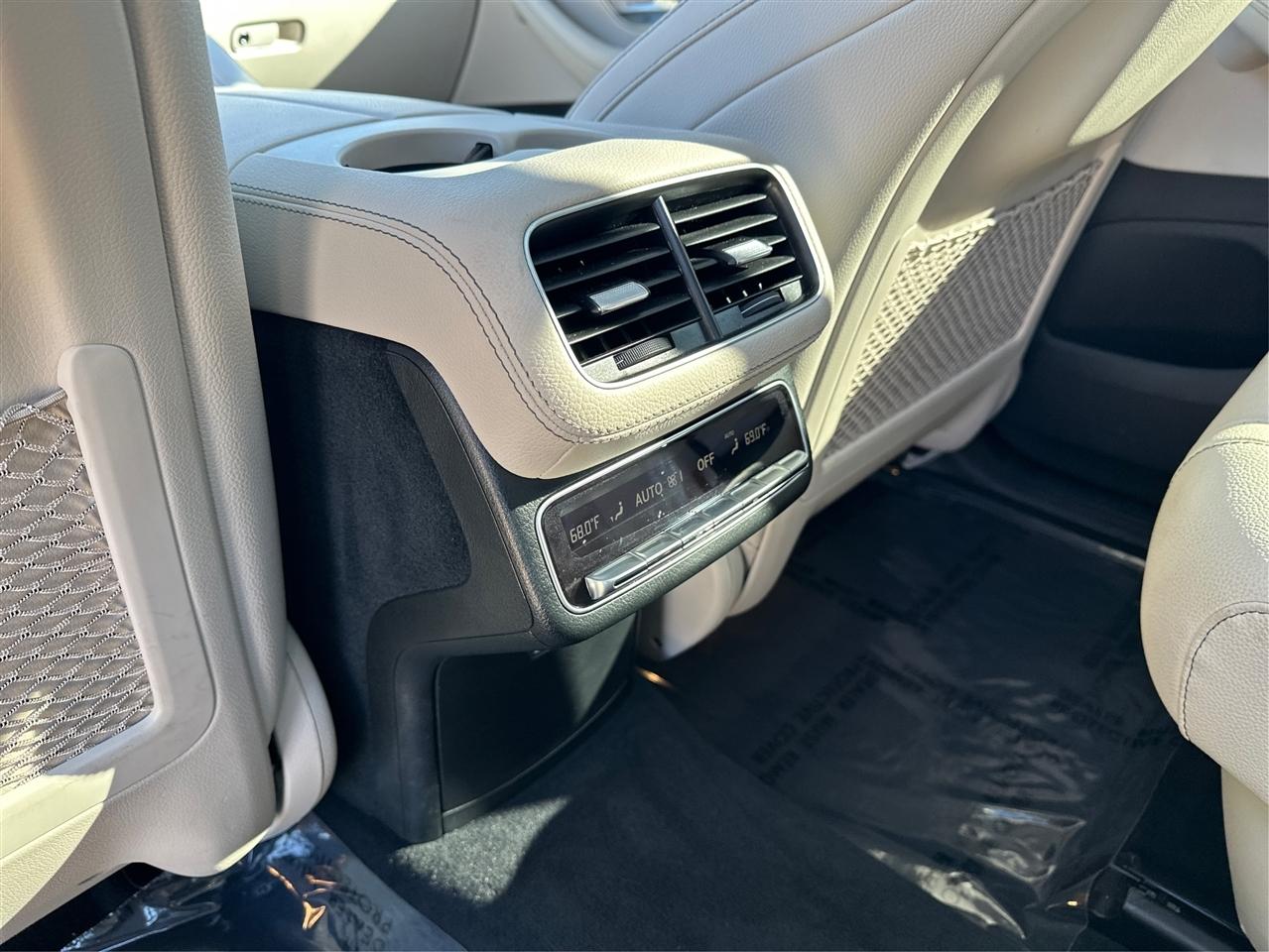 Mercedes-Benz GLS-Class  2023