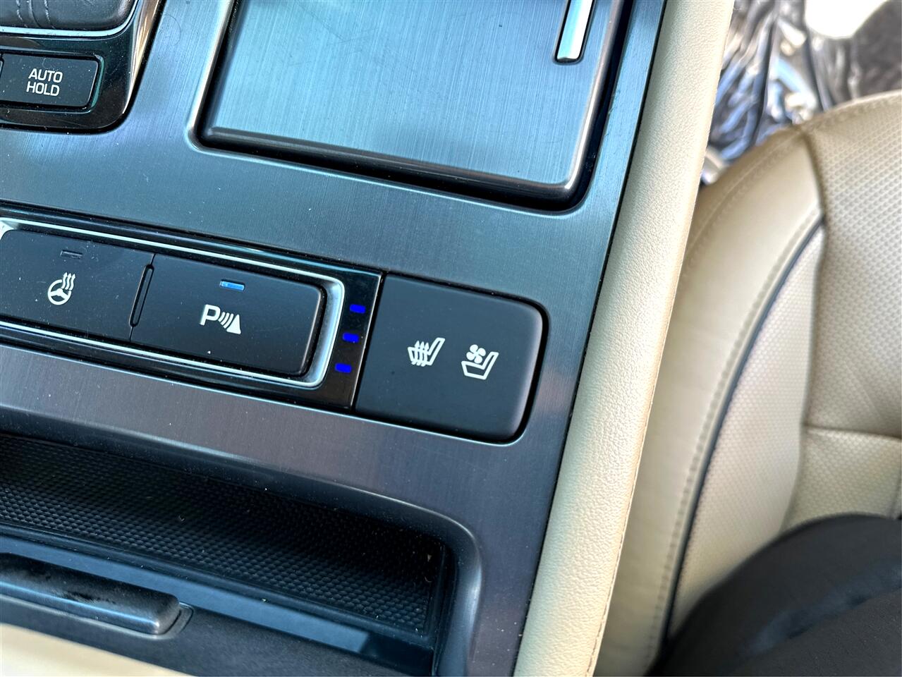 Hyundai Genesis  2015 Hyundai Genesis  2015