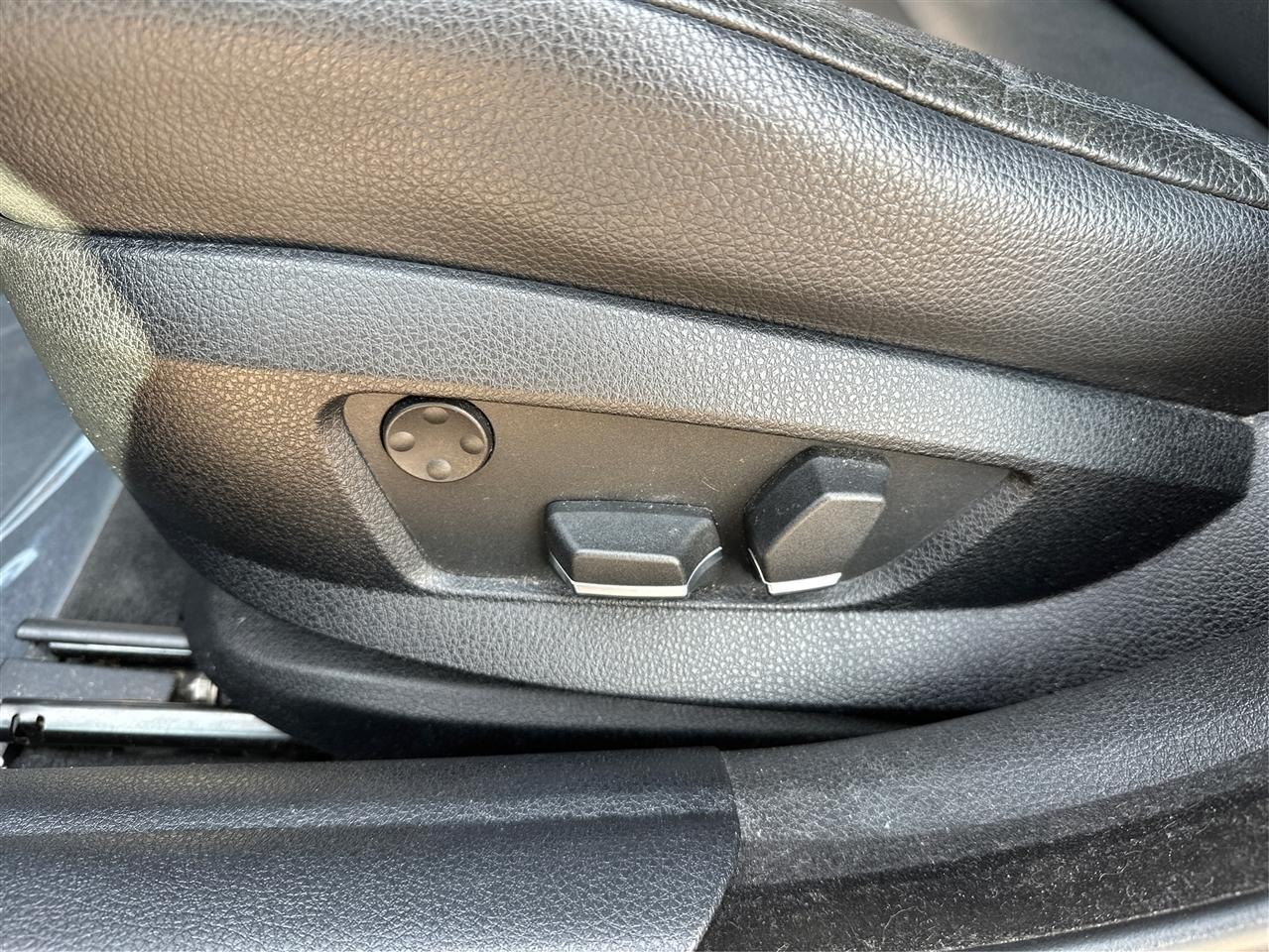 BMW 5-Series  2012