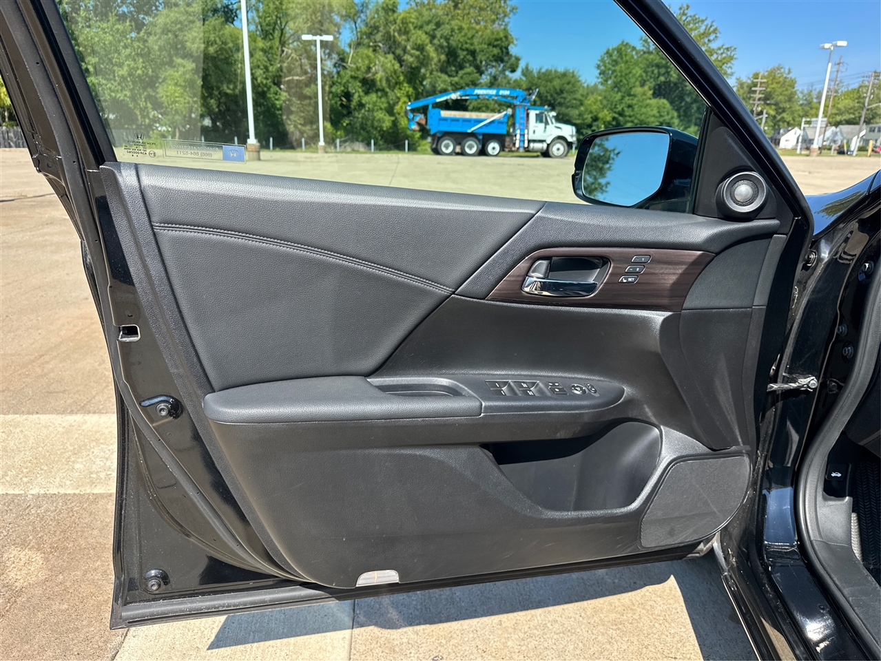 2017 Honda Accord EX-L V6 photo 20