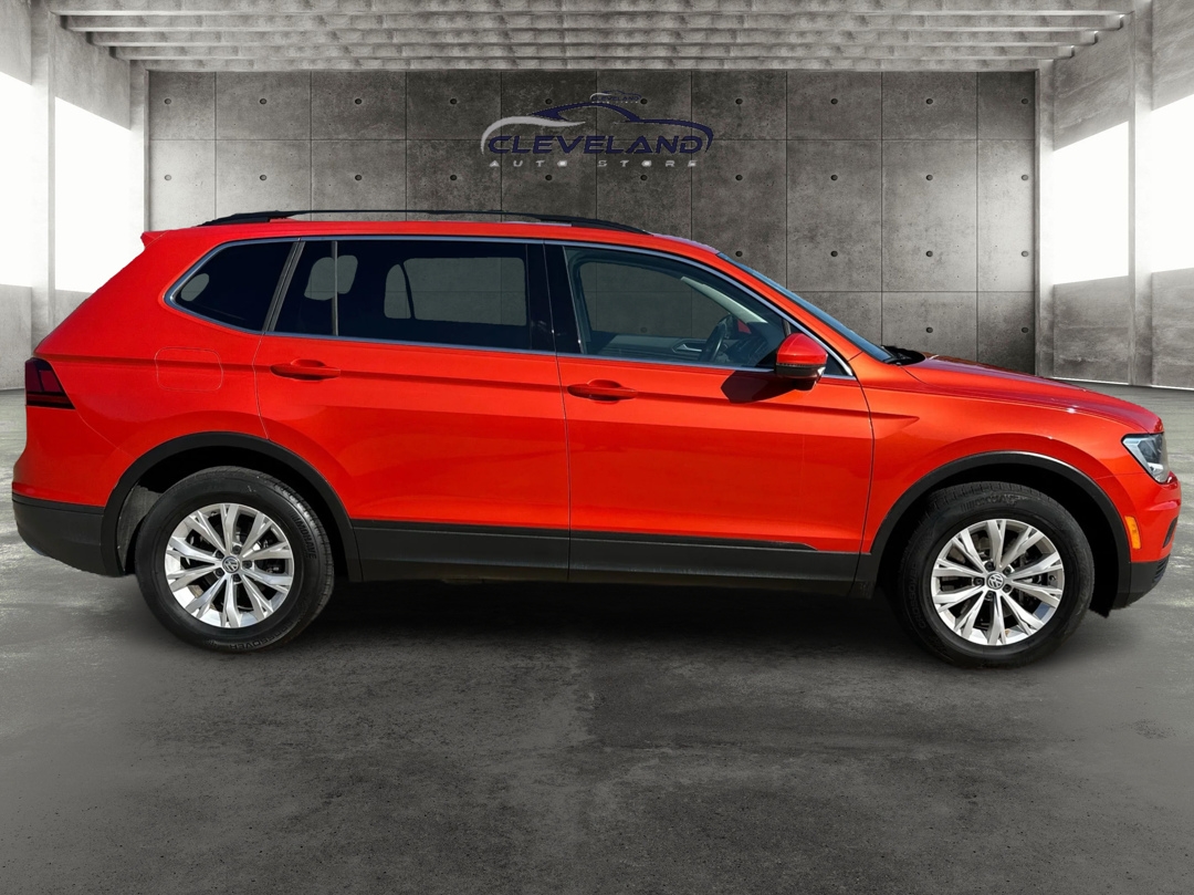 2019 Volkswagen Tiguan SEL R-Line photo 2