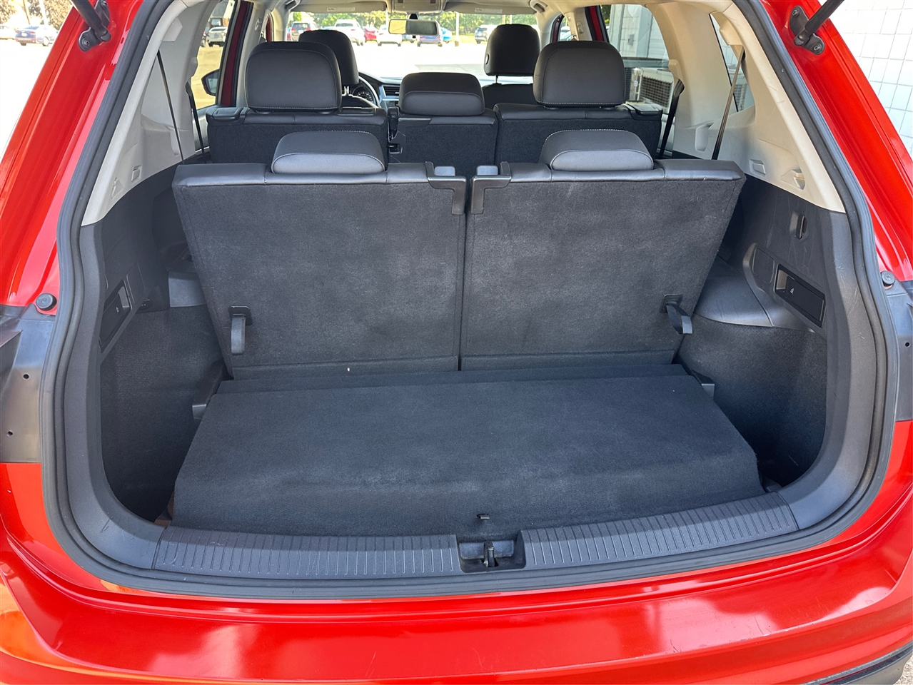 2019 Volkswagen Tiguan SEL R-Line photo 13