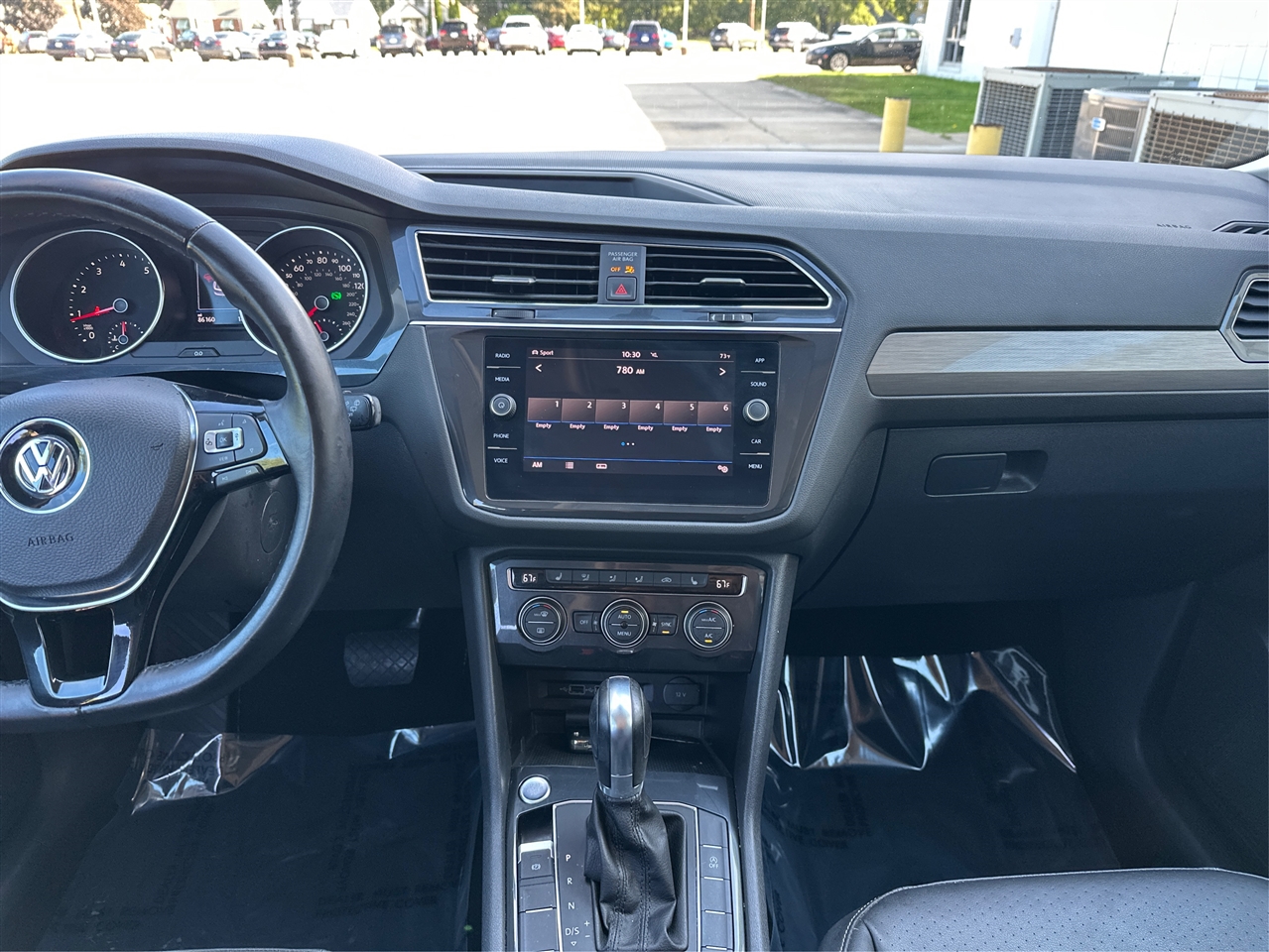 2019 Volkswagen Tiguan SEL R-Line photo 14