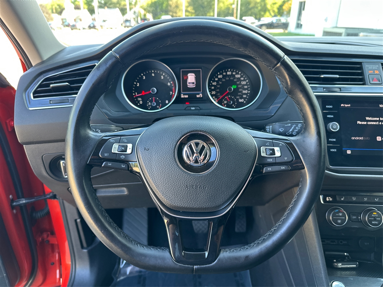 2019 Volkswagen Tiguan SEL R-Line photo 16