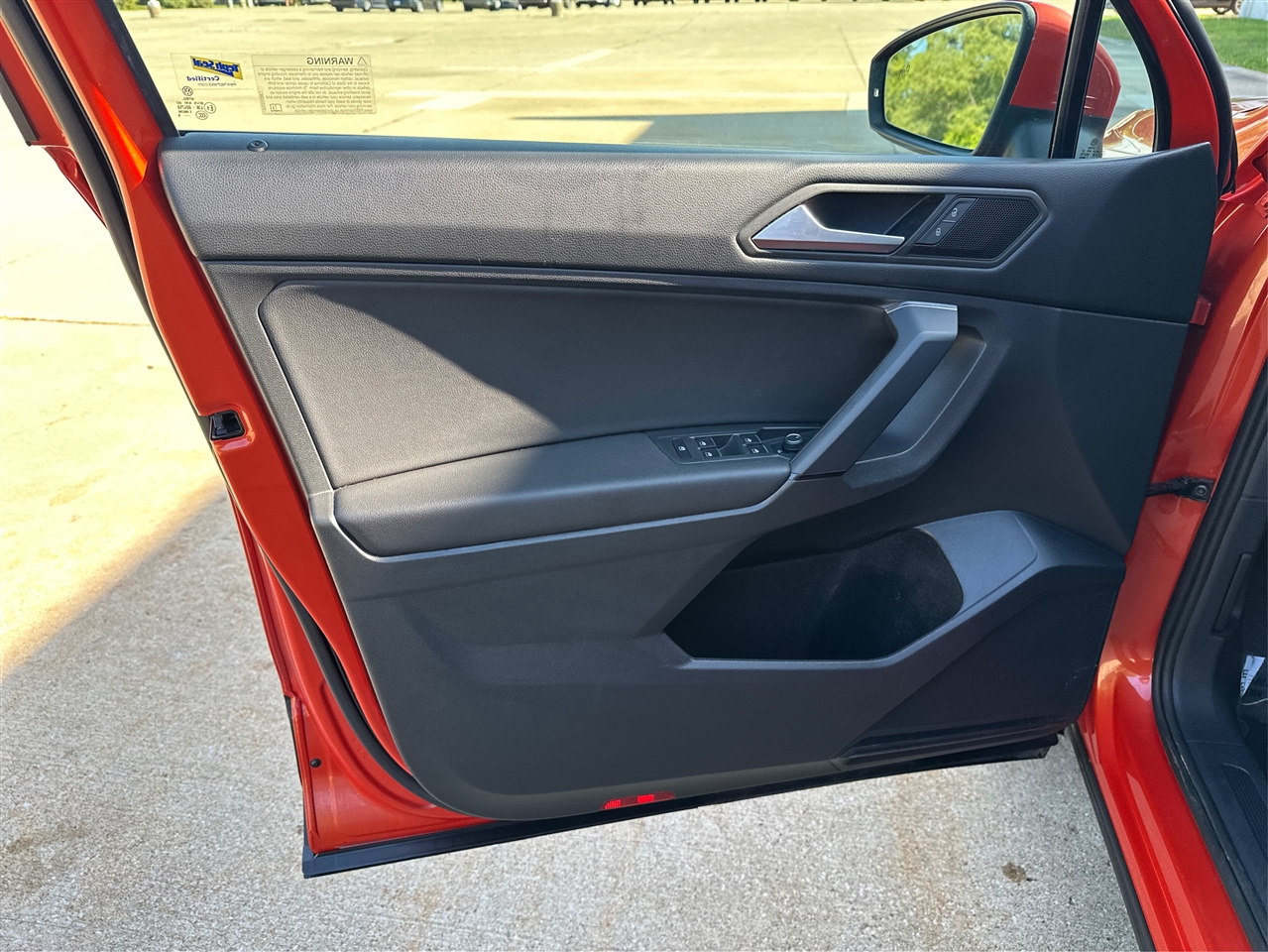 2019 Volkswagen Tiguan SEL R-Line photo 19