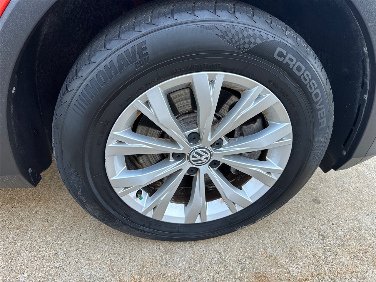 2019 Volkswagen Tiguan SEL R-Line photo 23