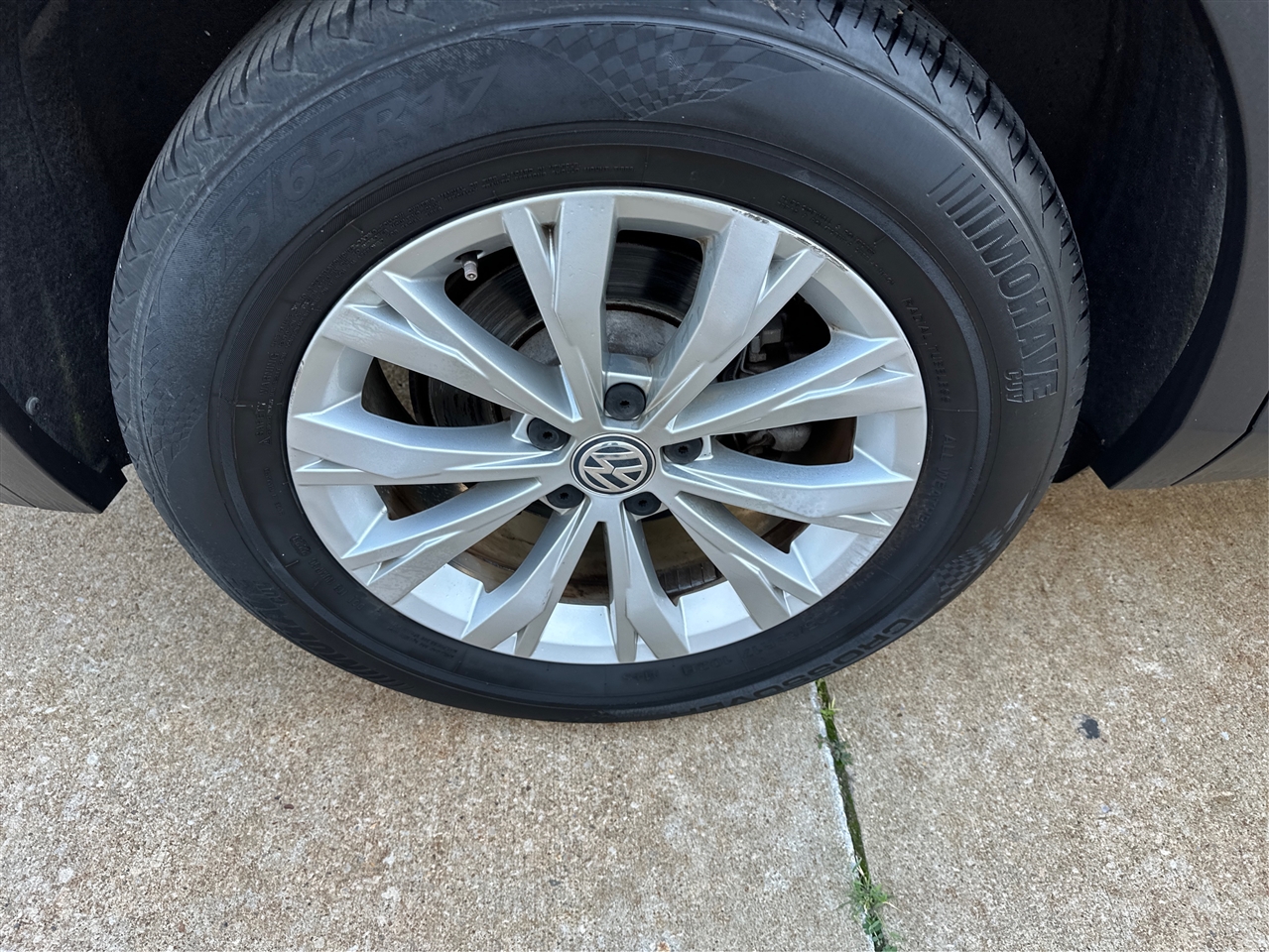 2019 Volkswagen Tiguan SEL R-Line photo 24