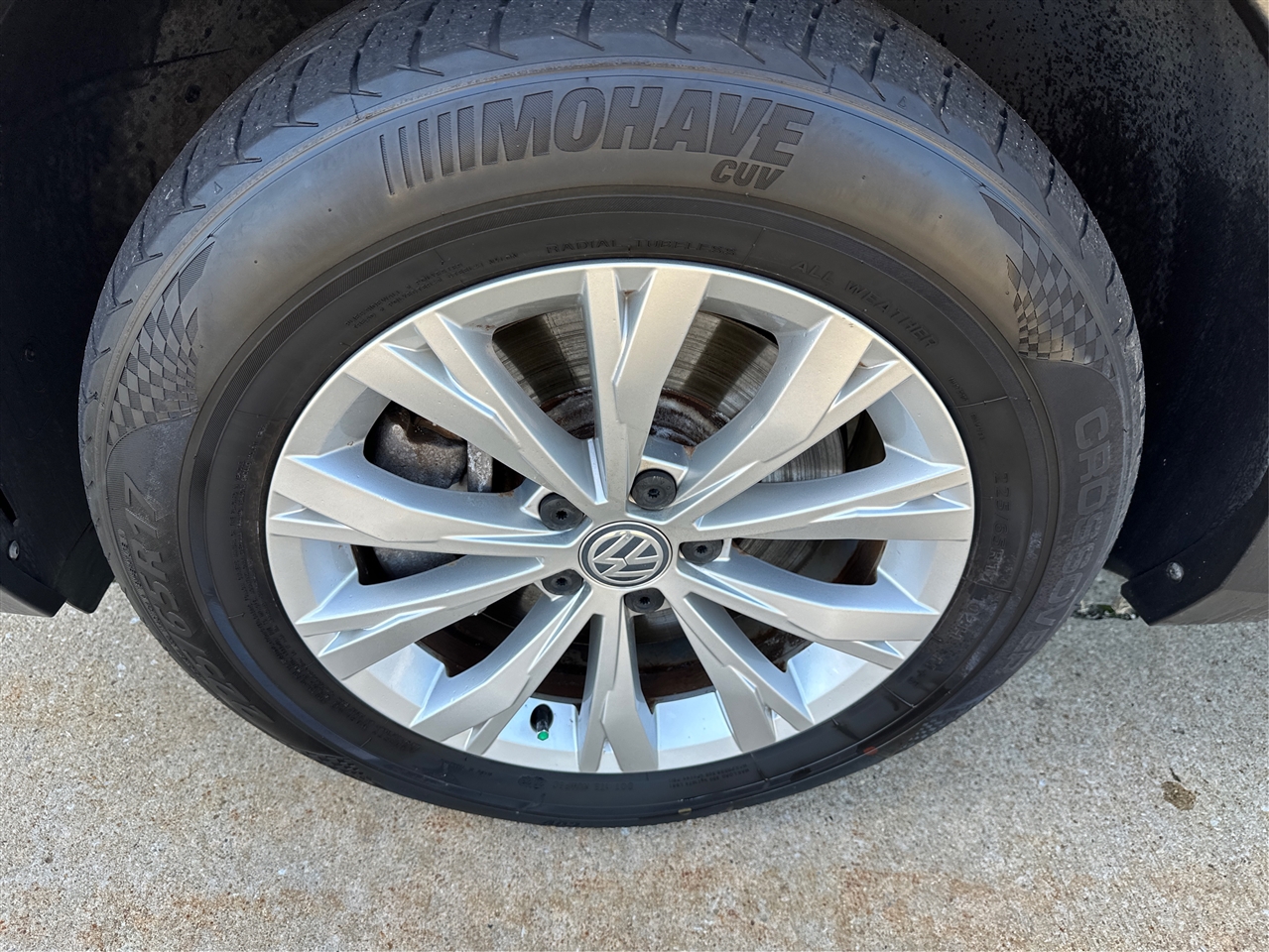 2019 Volkswagen Tiguan SEL R-Line photo 26