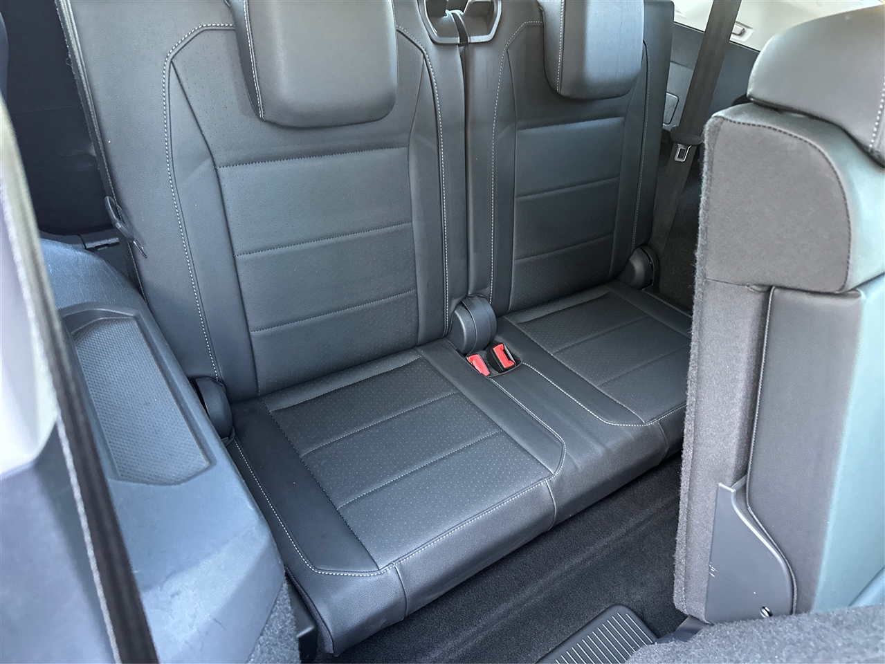 2019 Volkswagen Tiguan SEL R-Line photo 35