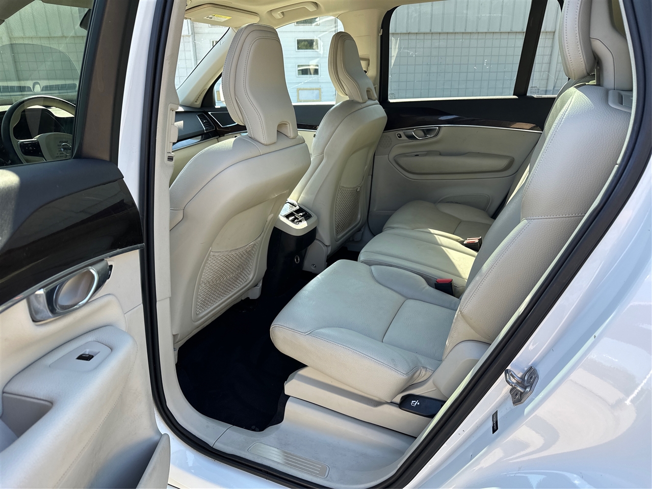 2019 Volvo XC90 T6 Momentum photo 10
