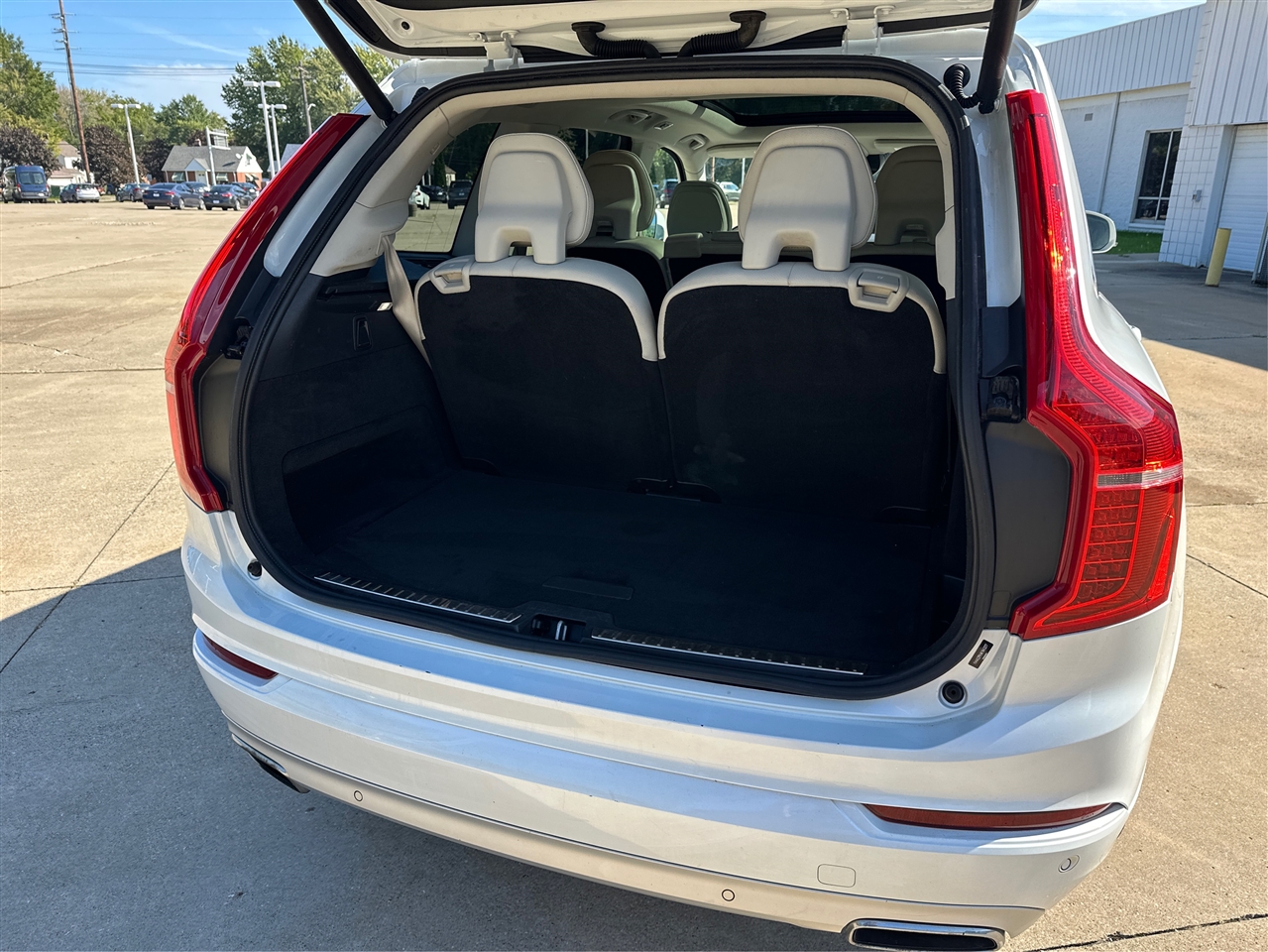 2019 Volvo XC90 T6 Momentum photo 13