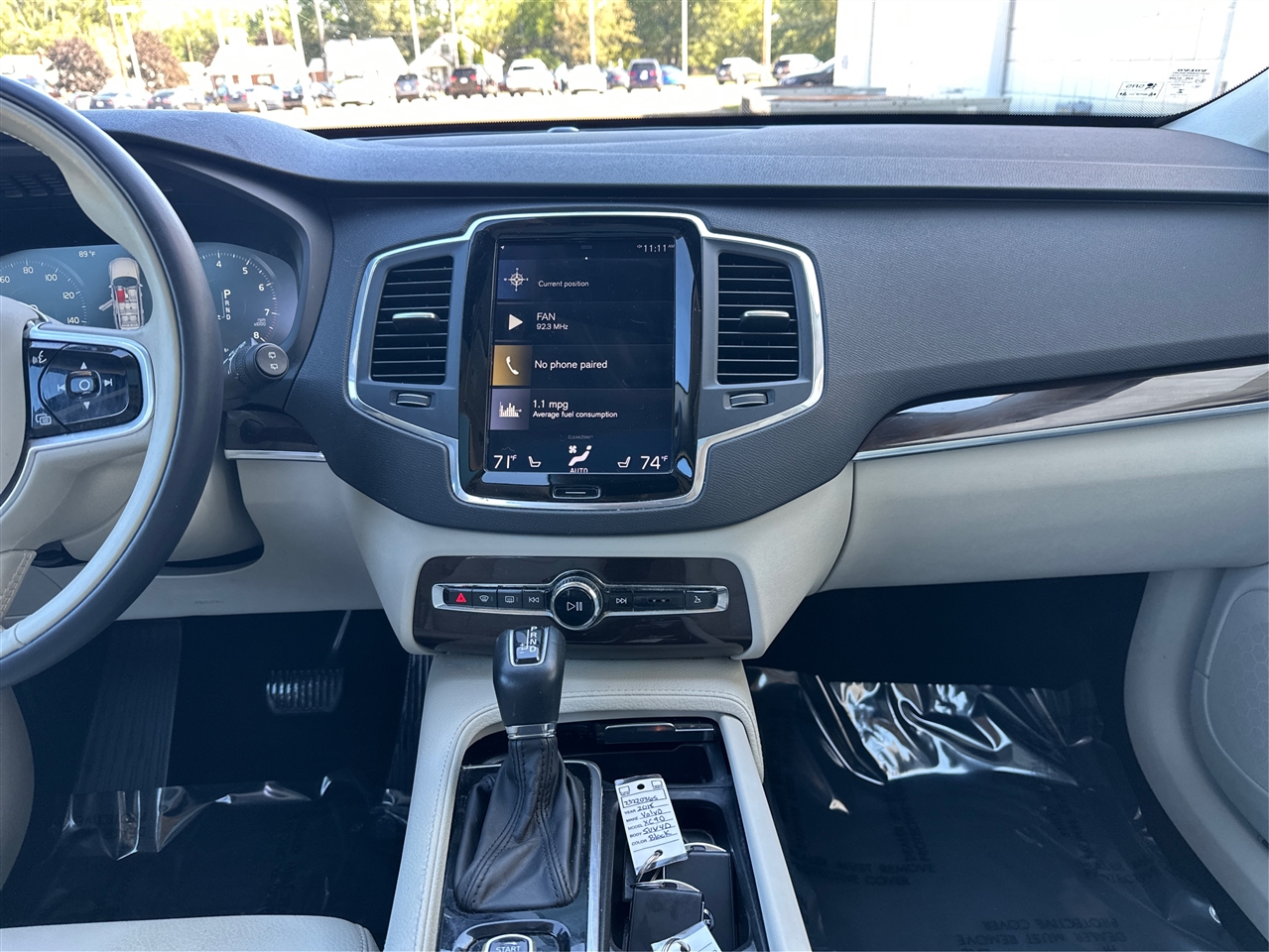 2019 Volvo XC90 T6 Momentum photo 14