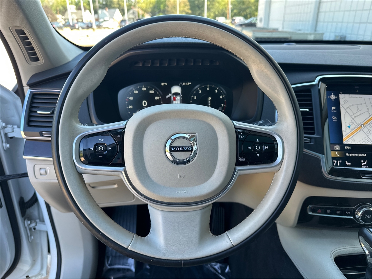 2019 Volvo XC90 T6 Momentum photo 17