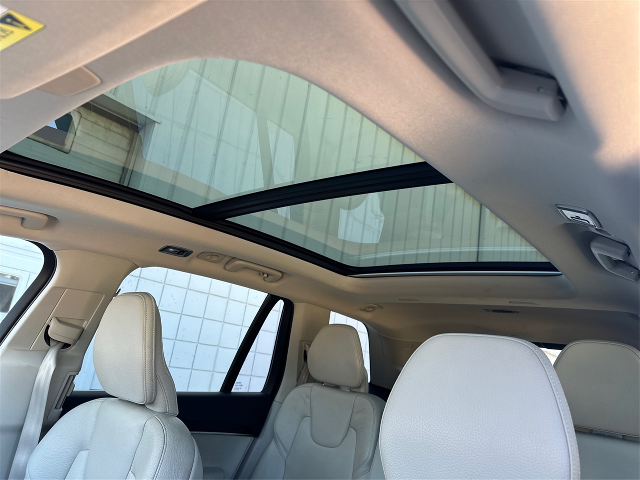 2019 Volvo XC90 T6 Momentum photo 21