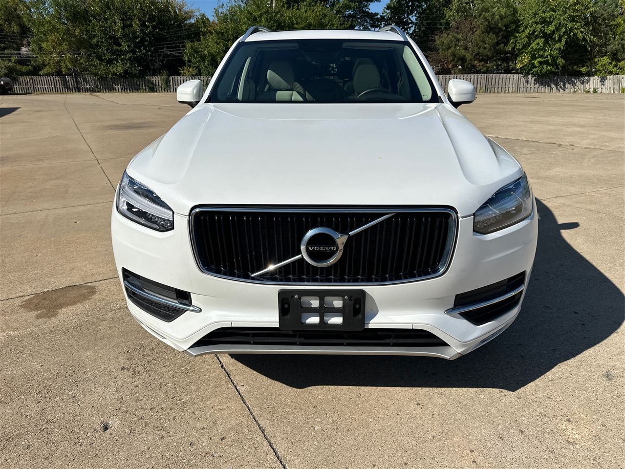2019 Volvo XC90 T6 Momentum photo 23