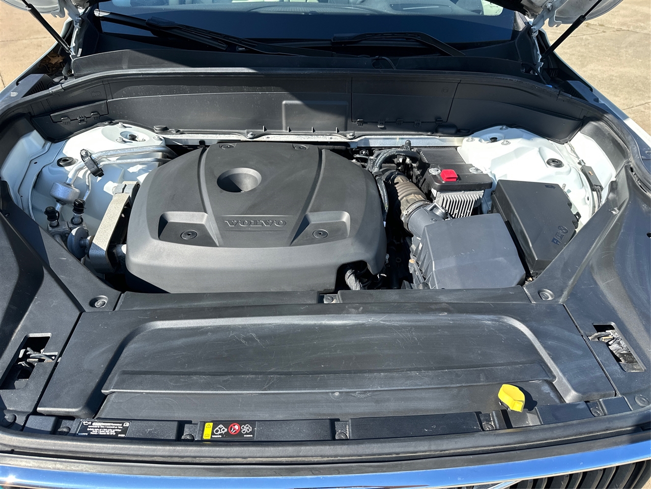 2019 Volvo XC90 T6 Momentum photo 24