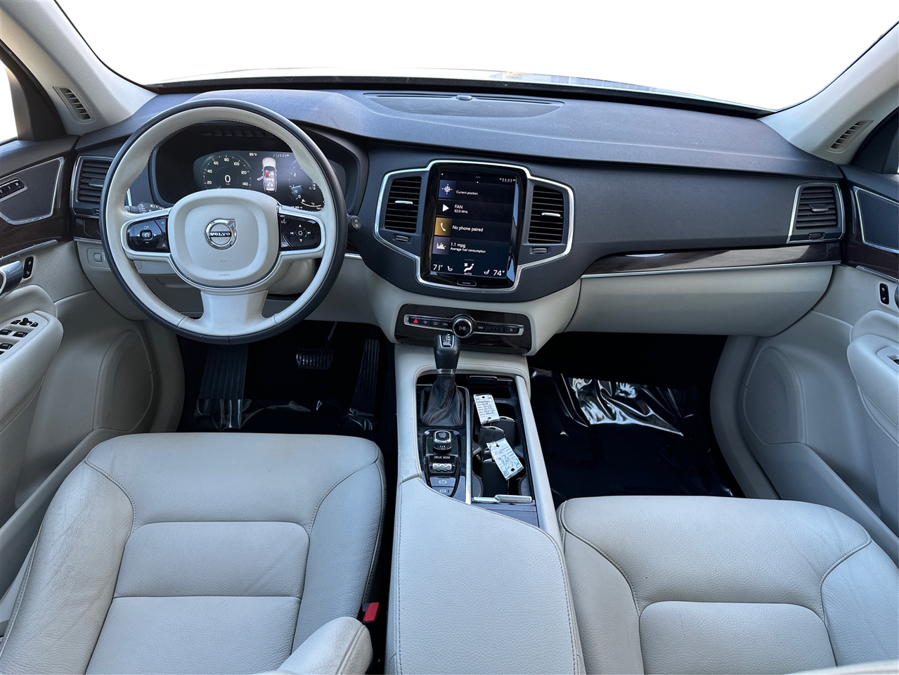 2019 Volvo XC90 T6 Momentum photo 27