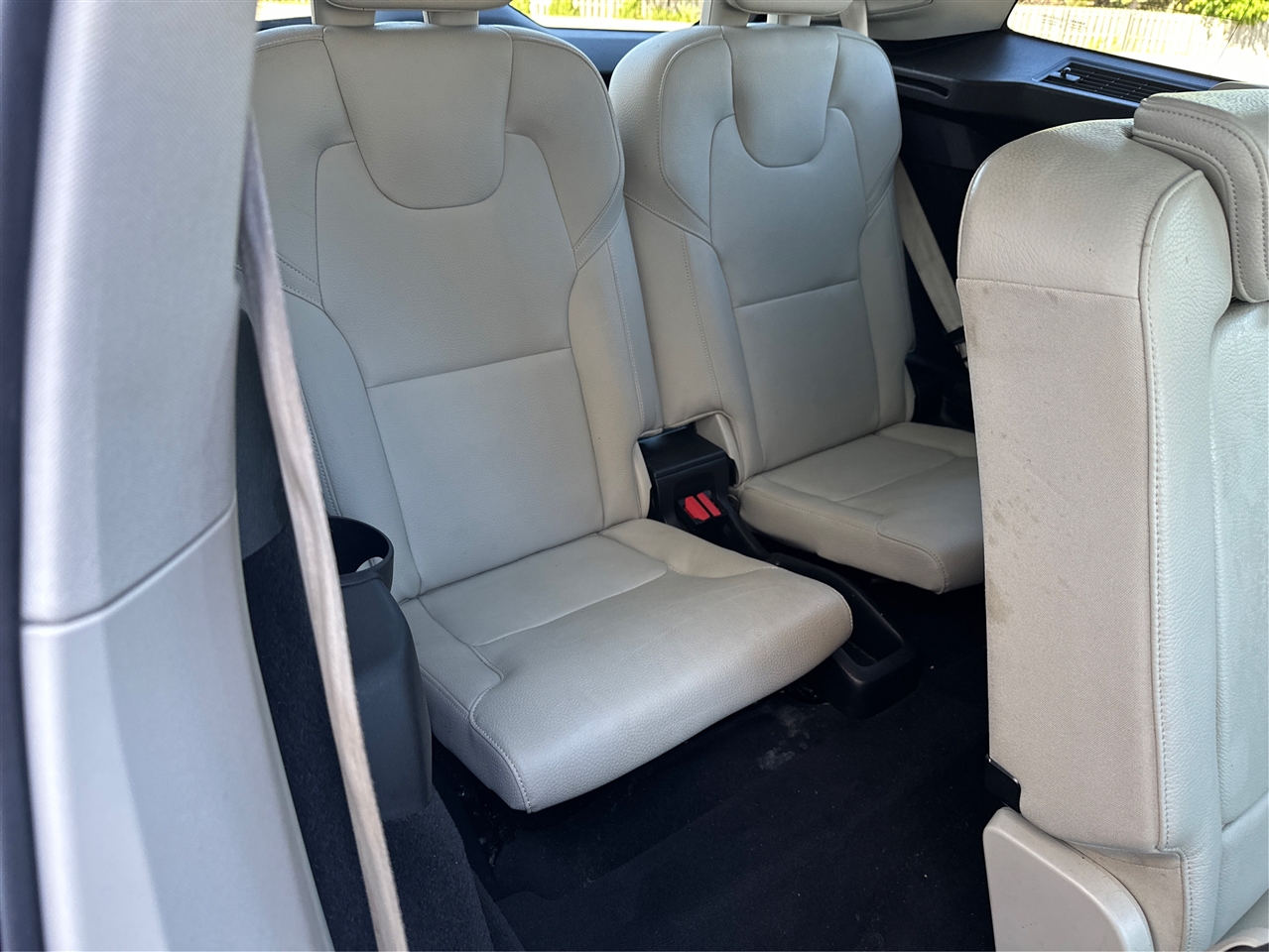 2019 Volvo XC90 T6 Momentum photo 33