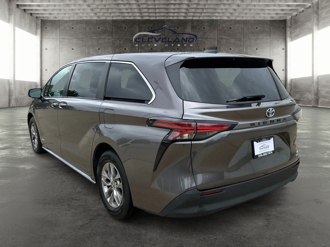2021 Toyota Sienna XLE photo 4