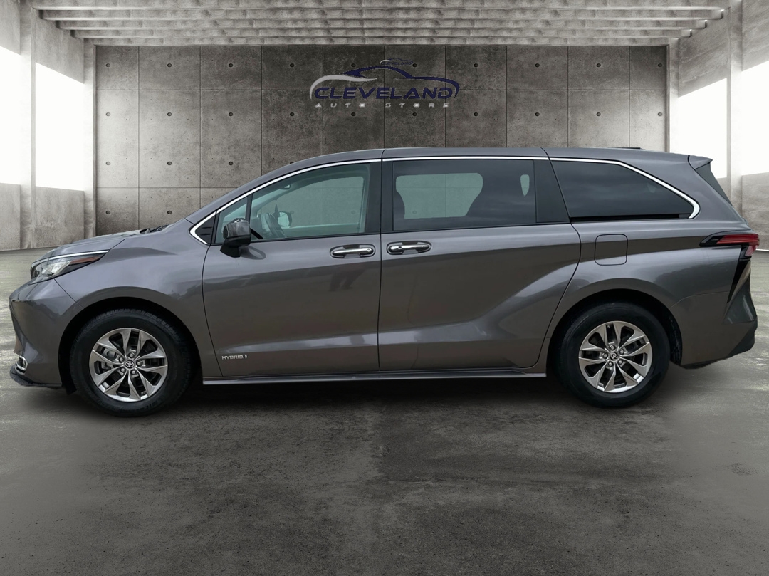 2021 Toyota Sienna XLE photo 5