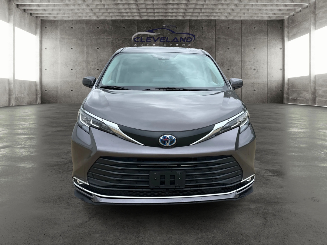 2021 Toyota Sienna XLE photo 6